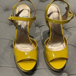 BCBG patent peep toe